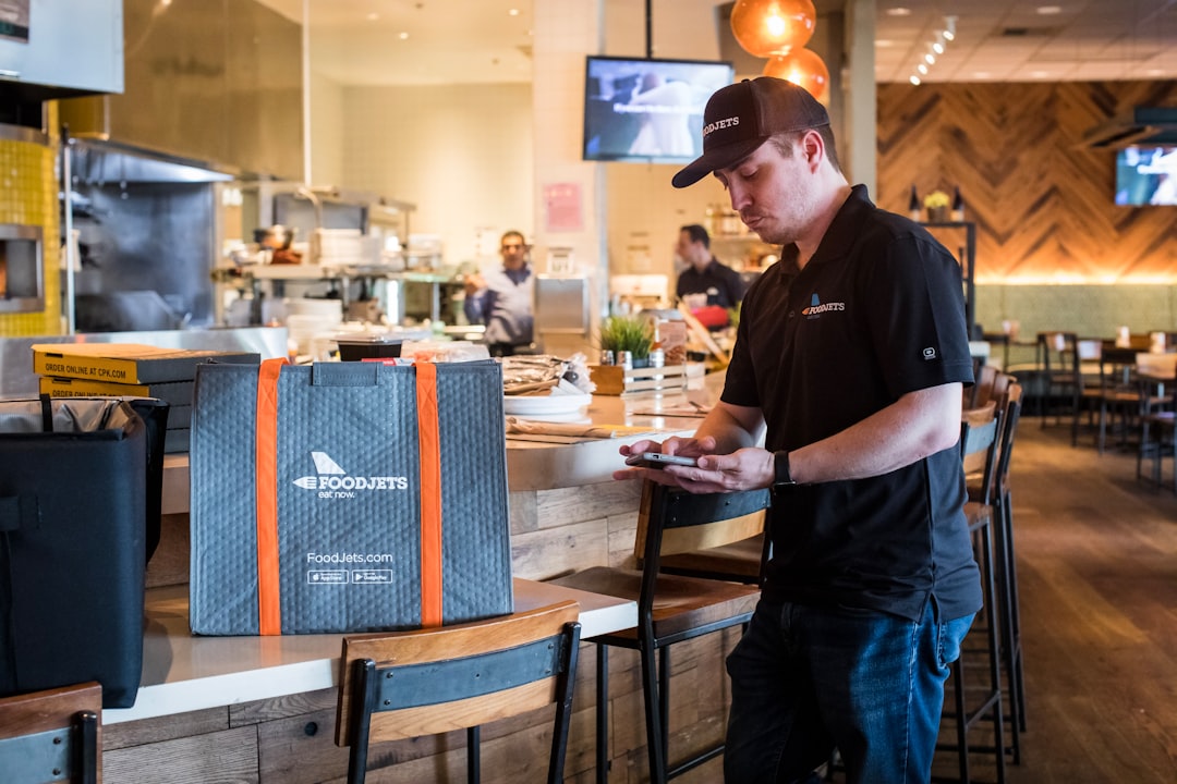 Как QR-коды для ресторанов повышают продажи и удобство